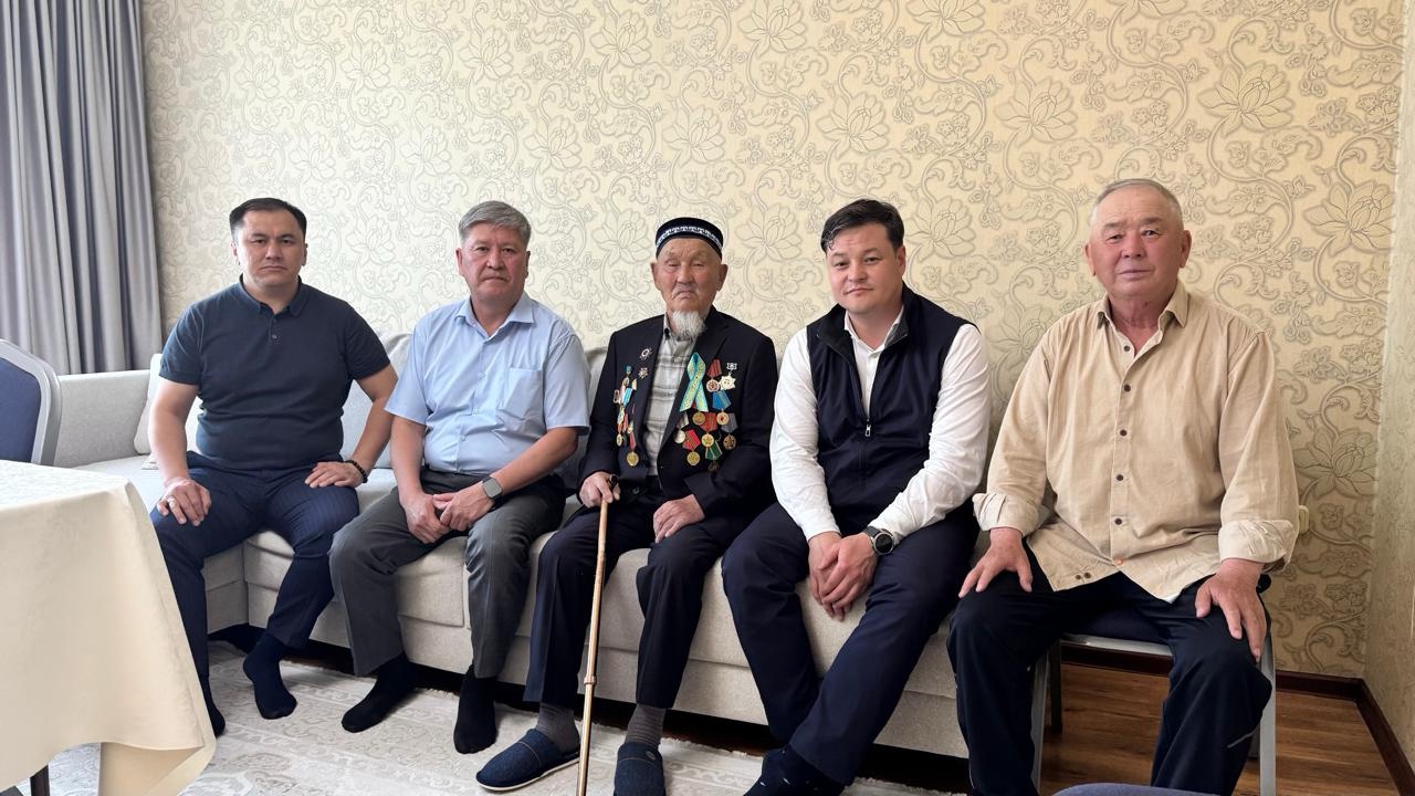 Ардагерді құттықтау