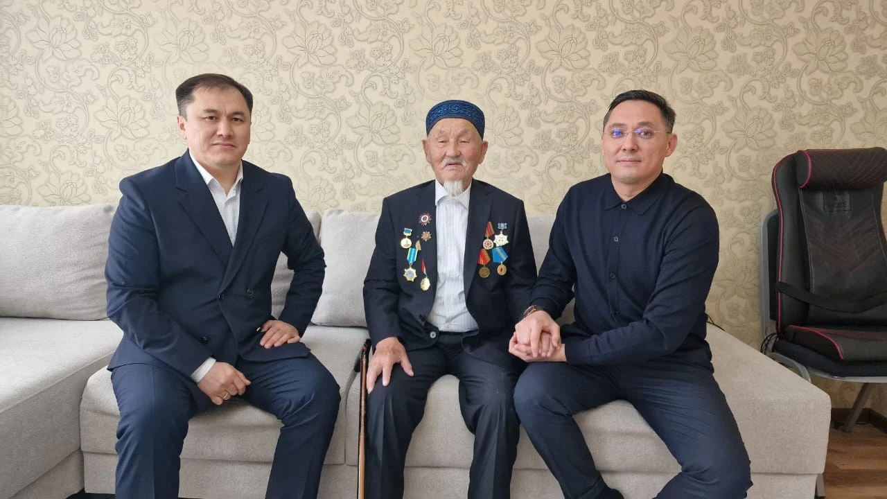 С днем пожилых людей