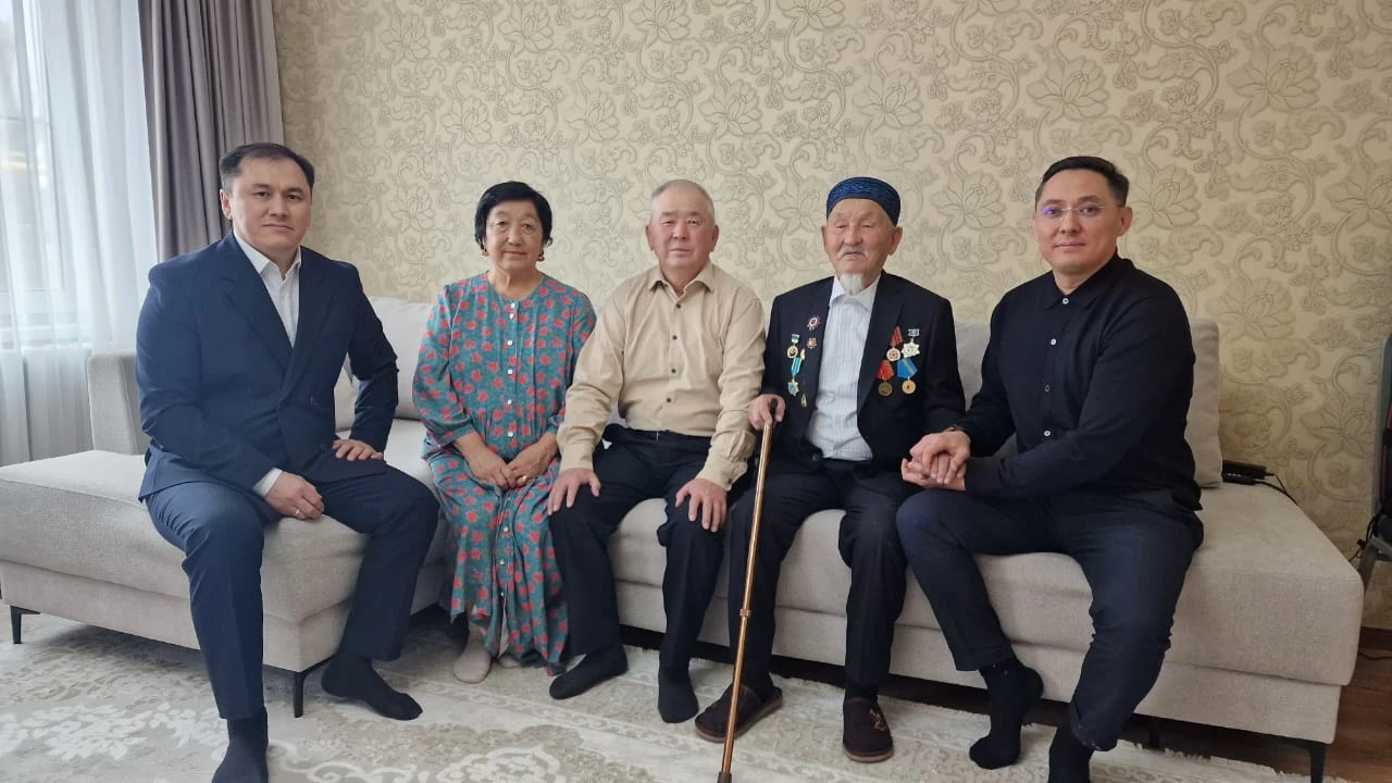 С днем пожилых людей